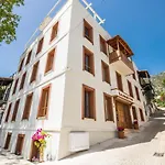 Kalamaki Flats Aparthotel