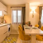 Kalamaki Flats Aparthotel